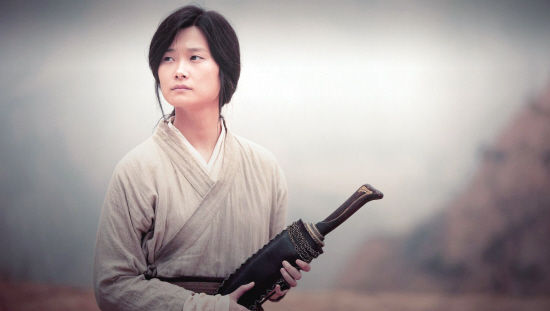 李宇春素颜出镜哭到双眼通红