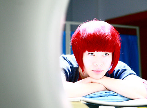 王柠《笑过2012》上演末日激情 威亚断裂险送命