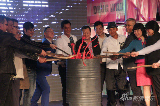 主创们展现“众人拾柴火焰高”