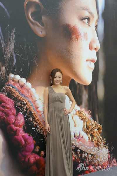 何佩瑜助阵周秀娜影像展