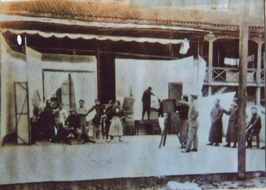 拍《难夫难妻》时搭的摄影棚，也是中国第一个拍故事片的摄影棚。