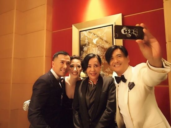 甄子丹周润发携爱妻亮相恩爱羡煞旁人(图)