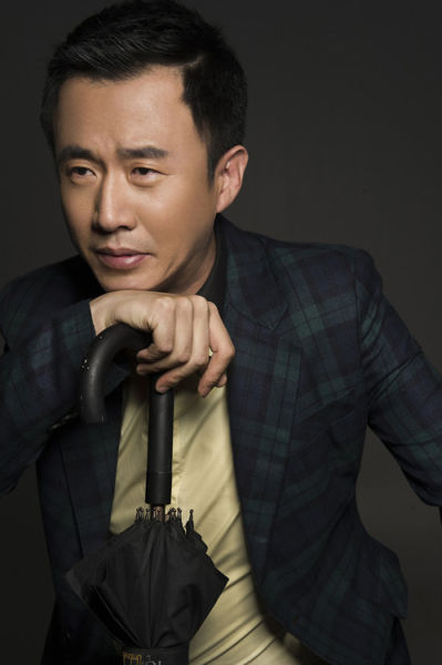 饰演男一号余小宝的姜峰[微博]表示:这部电影看似是一部