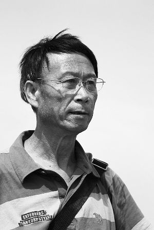 项先尧 　　中国科普作家协会会员、上海科普作家协会会员、中国电影家协会会员，上海电影家协会会员，上海电视台编辑、记者。1975年开始，参与科教片《天体的来龙去脉》、电视专题片《银幕上的教授》、《走出精神障碍的困惑》、《警惕加拿大一枝黄花的危害》等的拍摄，作品多