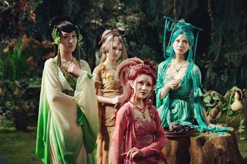 哈妮饰演大姐红莲 此次在电影《白狐》中扮演大姐红莲,哈妮坦言无论是