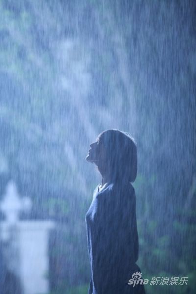 《全民目击》邓家佳在雨中