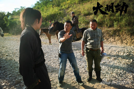 导演王竞在讲戏