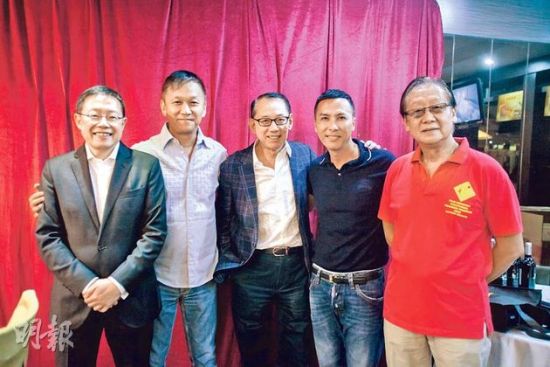 电影《一个人的武林》煞科，陈德森、杨受成、甄子丹及张同祖等一起出席庆功宴。