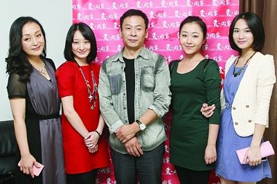 左起：许雅雯、霍泥芳、陈双印、苏莎、严影。尤晓源 摄