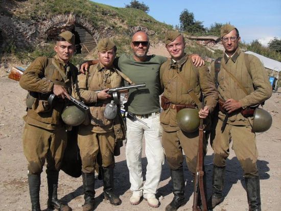 《斯大林格勒》导演费奥多尔与演员合影