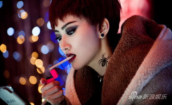 景甜出演叛逆女
