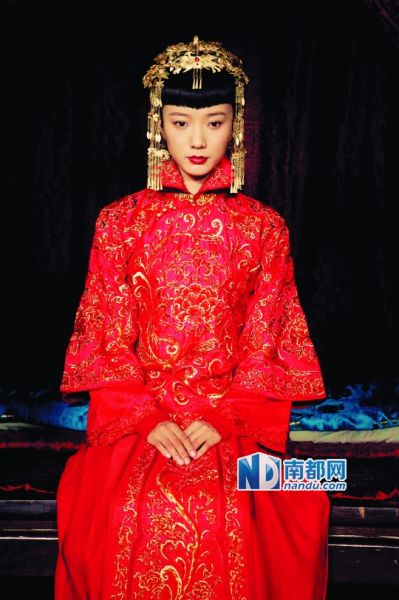 白婚纱、红娘子，王珞丹的几款新娘造型。