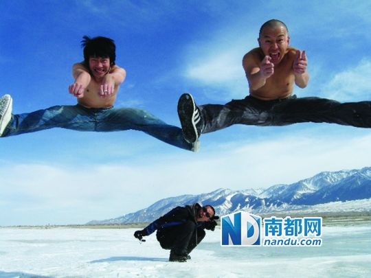 黄渤2009年在博客上贴出的《无人区》工作照。“那股劲”在画面中可见一斑。