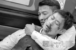 刘德华眼看着手下死在自己怀中。