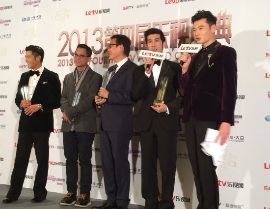 《寒战》主创在台下接受采访