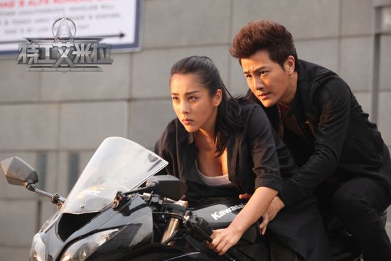胡梦媛参演《特工艾米拉》  挑战重型摩托车