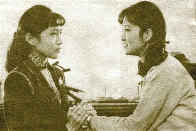 袁牧女与沈丹萍在电影《夜上海》中。