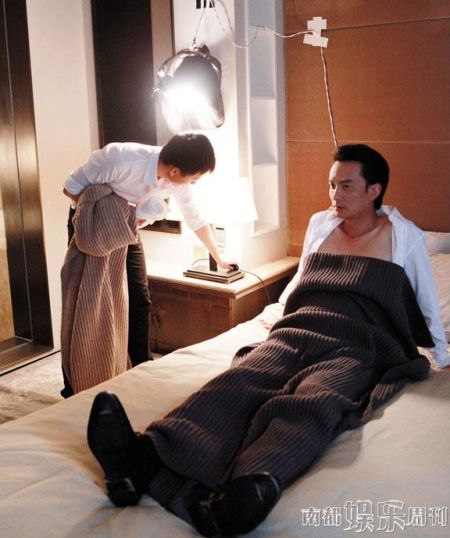 李泉和吕聿来床戏准备就绪。
