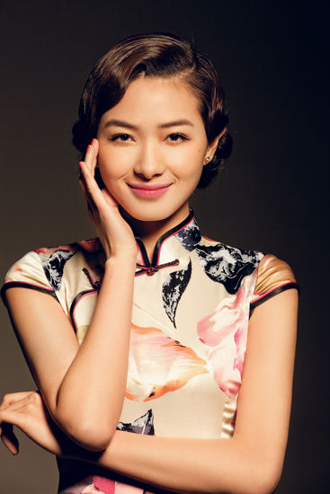 《军中乐园》剧照万茜阮经天甜蜜依偎