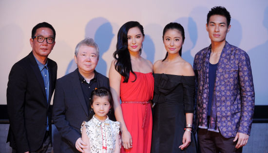 众主创出席电影《京城81号》上海首映礼，现场气氛热烈