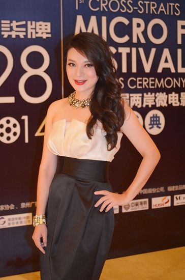 阎青妤亮相红毯