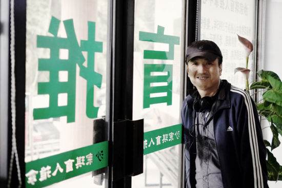导演娄烨在《推拿》片场