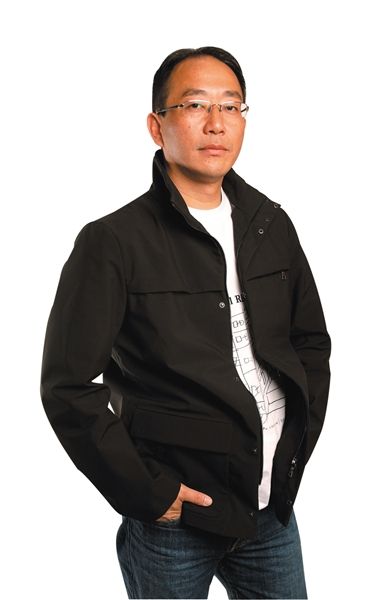 李仁港:请不起成龙只能他找我