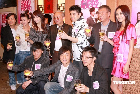 新浪娱乐讯 方力申,邓丽欣,吴京,杨爱瑾等出席了在香港举行的电佣