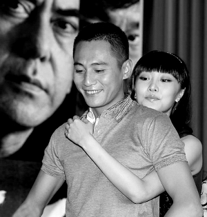 昨天,搭档刘洋用一个拥抱检验刘烨的瘦身成果