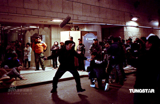组图 新宿事件 剧照曝光成龙上演激烈枪战 手机新浪网 组图 新宿事件 剧照曝光成龙上演激烈枪战 手机新浪网