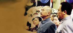 “蒋介石”张国立有没有瘦一点？右为“毛泽东”唐国强