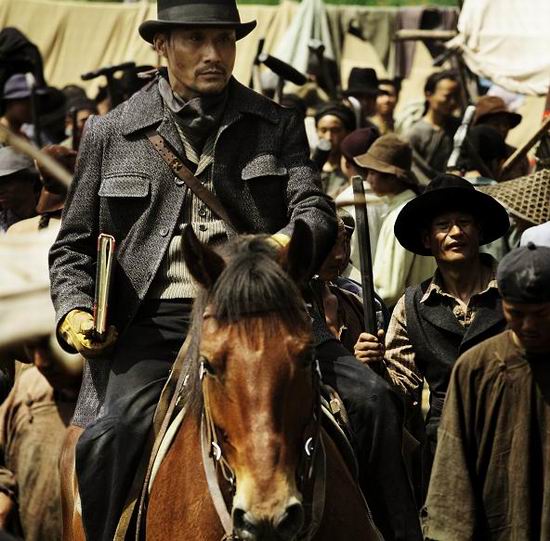 剧照 梁家辉 新浪娱乐讯 中加合拍影片《金山》将亮相上海电影节,香港