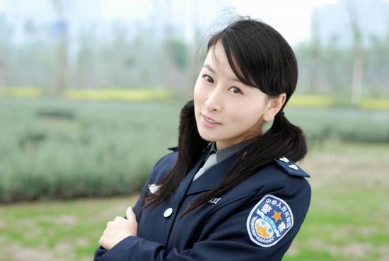 毛俊杰《预审》剧照曝光 警服造型获赞(组图)