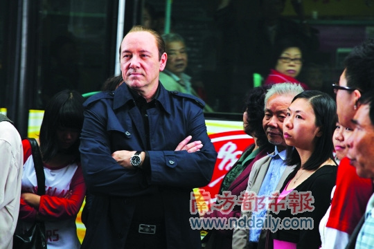 奥斯卡影帝凯文·史派西近日出现在广州闹市，《形影不离》有了他的加盟，卡司更显豪华。导演伍仕贤说，要做一个连别的地方都少见的电影