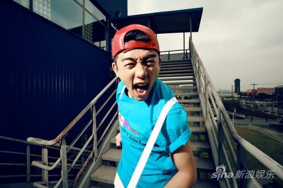 郑恺电影《奋斗》演向南 不拿文章作比较(组图)