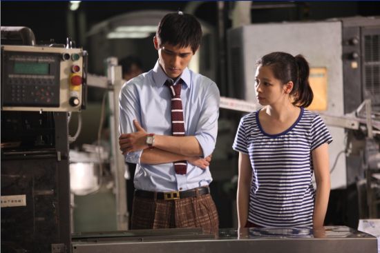 周渝民徐若瑄 新浪娱乐讯 日前,电影《与时尚同居》首度曝光了主演