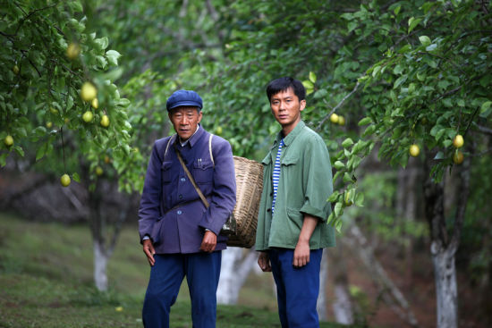 组图:《杨善洲》杀青在即 李雪健李晨剧照曝光
