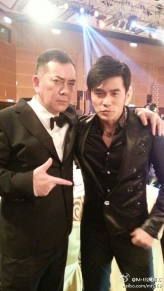 黄秋生和周杰伦在曾志伟生日派对上见面