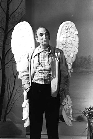 伯格曼去世瑞典国家大剧院降半旗哀悼图