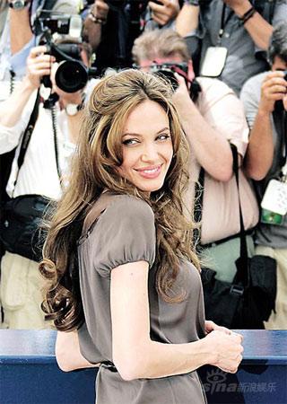 安吉丽娜-茱莉主动请缨与男主角演绎激情戏(图)