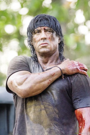 62岁兰博败给恶搞片 《300贱士》票房夺冠(图)