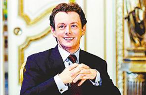 英国演员麦克辛