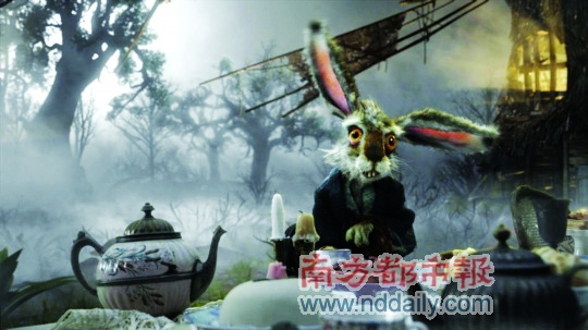 善于制造奇幻镜像的波顿尝试3D制作，视觉效果见仁见智。