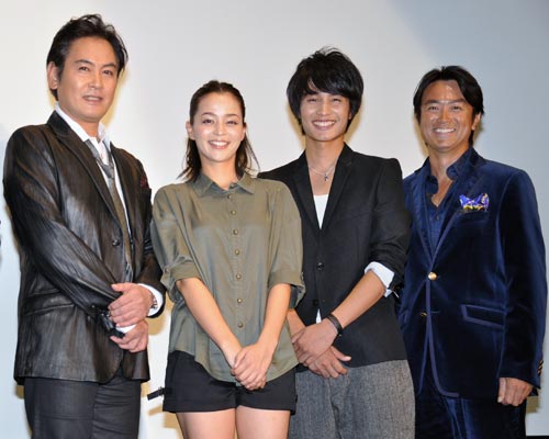 加藤罗莎中村苍出席推理新片首映 图 手机新浪网