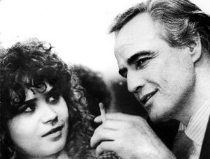 19岁的玛丽亚和马龙在电影拍摄现场