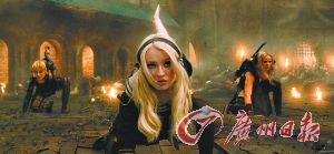 剑术超群的美少女动作犹如电玩娃娃