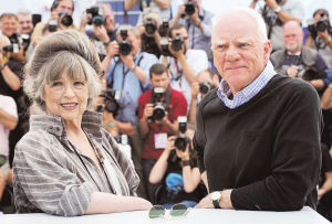 库布里克的遗孀克里斯蒂娜·库布里克和《发条橙》主演马尔科姆·麦克道威尔共同现身戛纳电影节。 IC 图