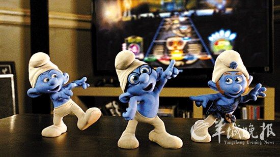 到了大都市纽约，蓝精灵们依旧到处闯祸