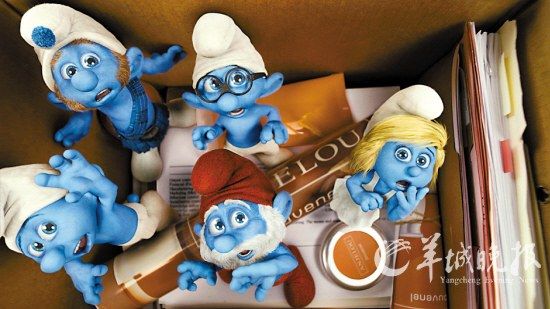 蓝精灵四处躲避格格巫的追捕