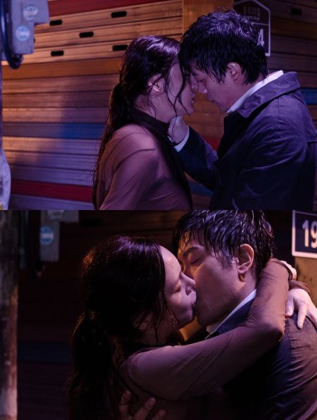 朴诗妍朴熙顺《奸待男》雨中激吻戏曝光